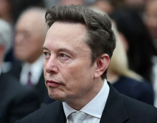 Elon Musk achète des Lego grâce à Grok, un YouTuber dévoile que le bot IA de Lego lui permet d'annuler la commande