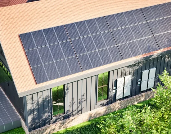 En Floride, les maisons solaires et équipées de batteries résistent à Helene et Milton, restant fraîches, éclairées et connectées.