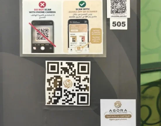 Étudiant universitaire : un passage rapide aux distributeurs automatiques nécessite une application et des informations de paiement