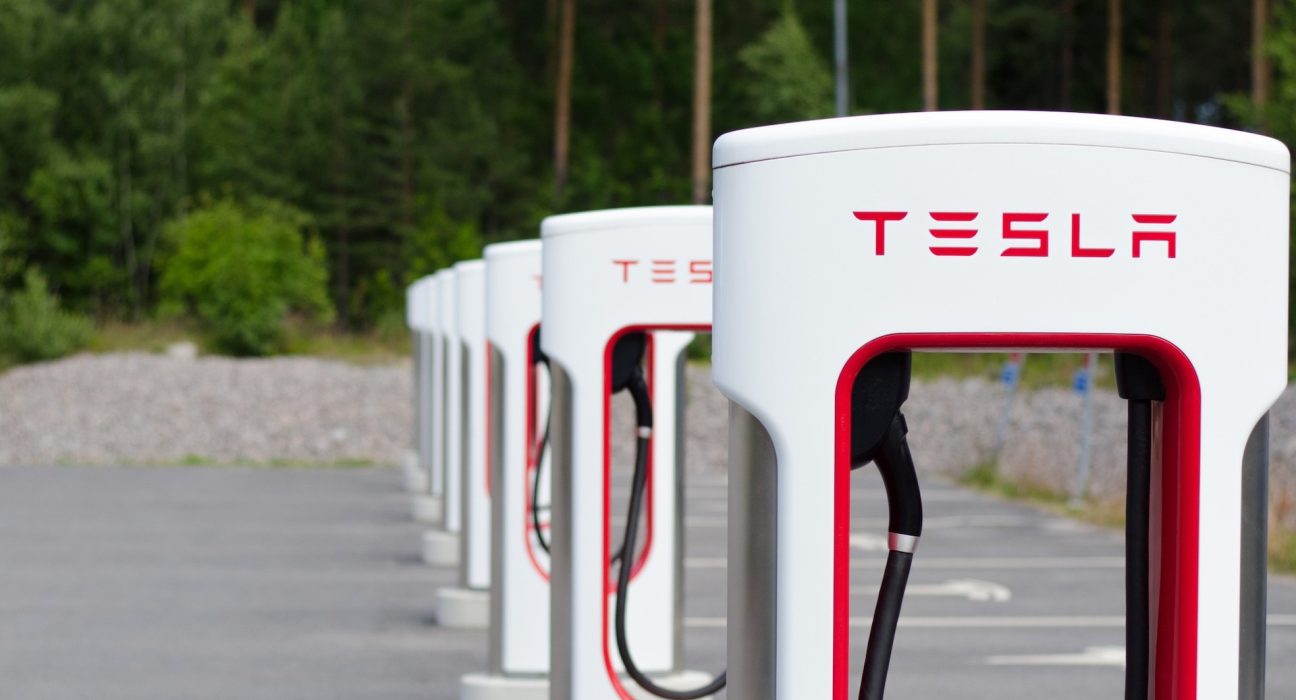 Expansion des bornes de chargement rapide aux États-Unis : Plus de 80 000 portails, mais Tesla facturerait davantage.