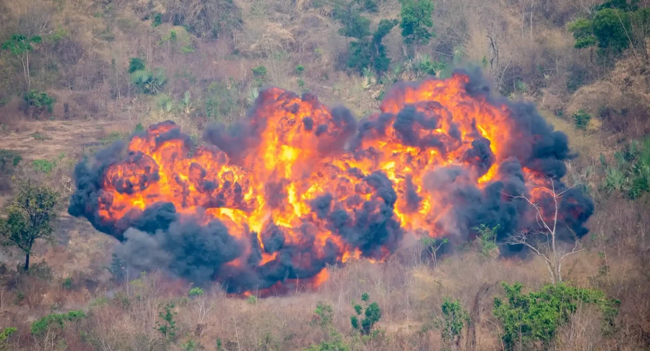 Explosion de pipeline au Nouveau-Mexique : des flammes s'élèvent dans le ciel, témoin évoque le bruit d'un 'F-16'