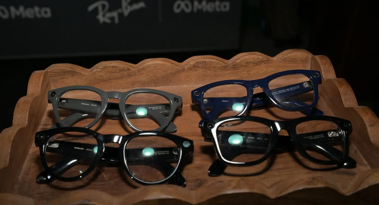 Hans Anders suspend la vente des lunettes connectées Ray-Ban de Meta aux Pays-Bas et en Belgique en raison de craintes liées à la vie privée.