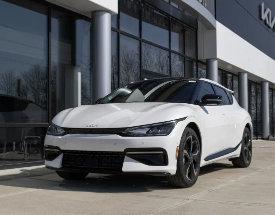 Kia EV6 GT surpasse la Tesla Model Y Performance et la BYD Sealion 7 lors d'un test en Allemagne.