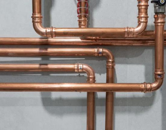 L'Irlande offrira 40 logements sociaux avec eau chaude gratuite grâce à l'énergie renouvelable excédentaire.