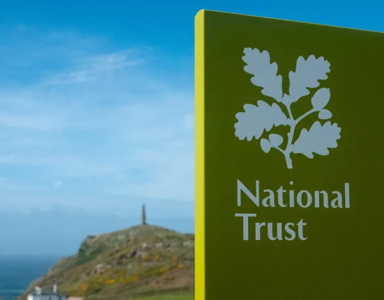 Le National Trust suspend toutes ses campagnes suite à une erreur publicitaire liée à l'IA sur TikTok