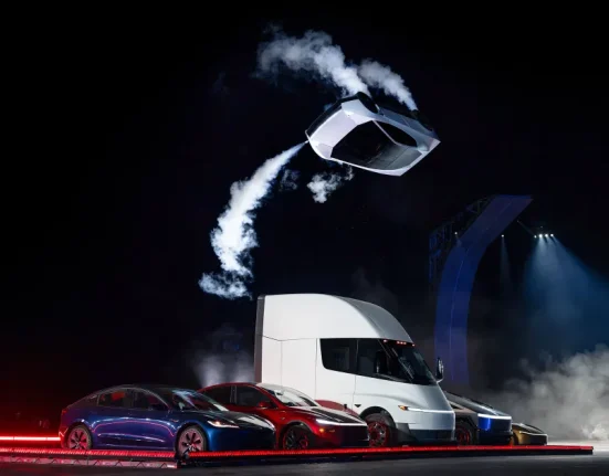 Le Nouvel Appareil Aérien de Tesla : Un Cybertruck Volant au Design Étonnant