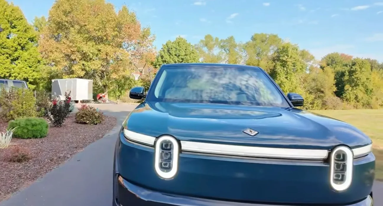 Le nouveau Rivian R2 remorqué une semaine après sa livraison en raison d'une défaillance d'un contrôleur clé.