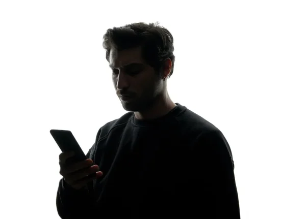 Les Chatbots IA Promus par les Entreprises Technologiques Infligent des Dommages Psychologiques Graves, Révèle une Nouvelle Étude.