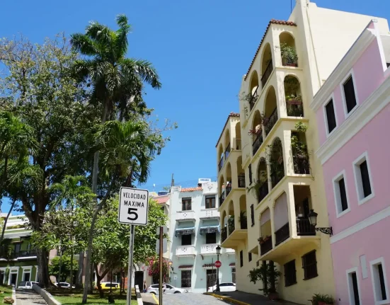 Les appartements de Porto Rico adoptent l'énergie solaire et les batteries pour surmonter les coupures de courant