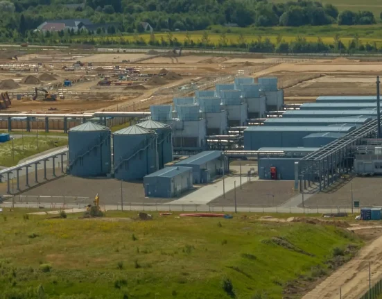 Les électeurs de l'Ohio pourraient annuler un contrat de centre de données, mais la construction près des habitations se poursuit.