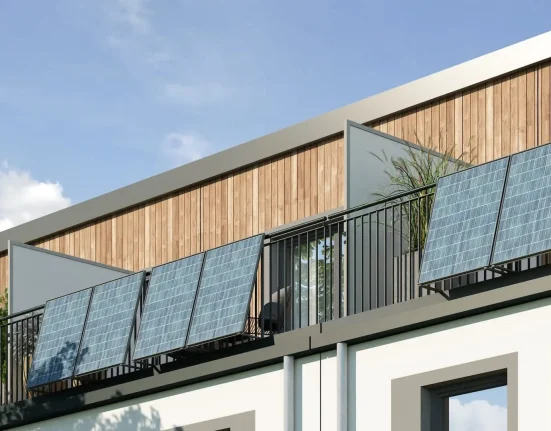Les législateurs de New York adoptent une loi sur les panneaux solaires, les défenseurs pressent la gouverneure Hochul de la signer.