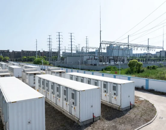 Massachusetts déploie une batterie de 700 mégawatts pour lutter contre les coûts de l'énergie aux heures de pointe.