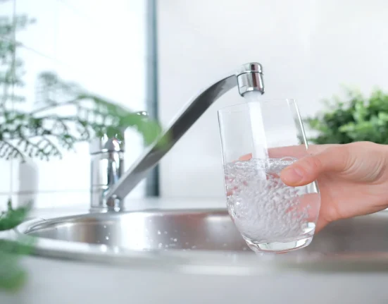 New Jersey : une substance chimique ignorée détectée dans 91 % de l'eau du robinet et 80 % des boissons en bouteilles