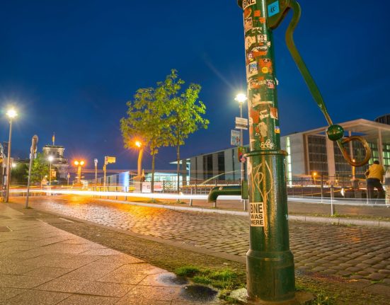 Plan de secours de Berlin : des pompes à main centenaires face à une pénurie d'eau.