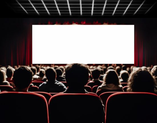 Première fonctionnalité IA obtient une classification R : les coulisses d'une candidature aux Oscars suscitent déjà des débats.