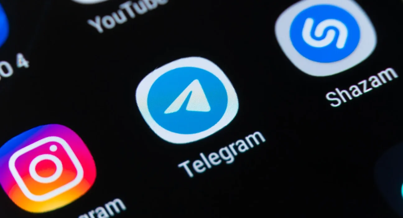 Prévention des Dangers : Une Famille Alerte face à la Mère qui Séduit des Étrangers sur Telegram