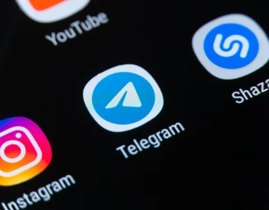 Prévention des Dangers : Une Famille Alerte face à la Mère qui Séduit des Étrangers sur Telegram