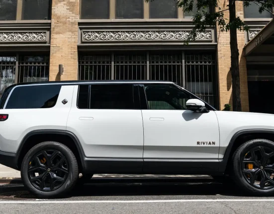 Propriétaire de Rivian R1S incité à faire appel à la loi sur les 'lemons' après plus de 30 jours au centre de service