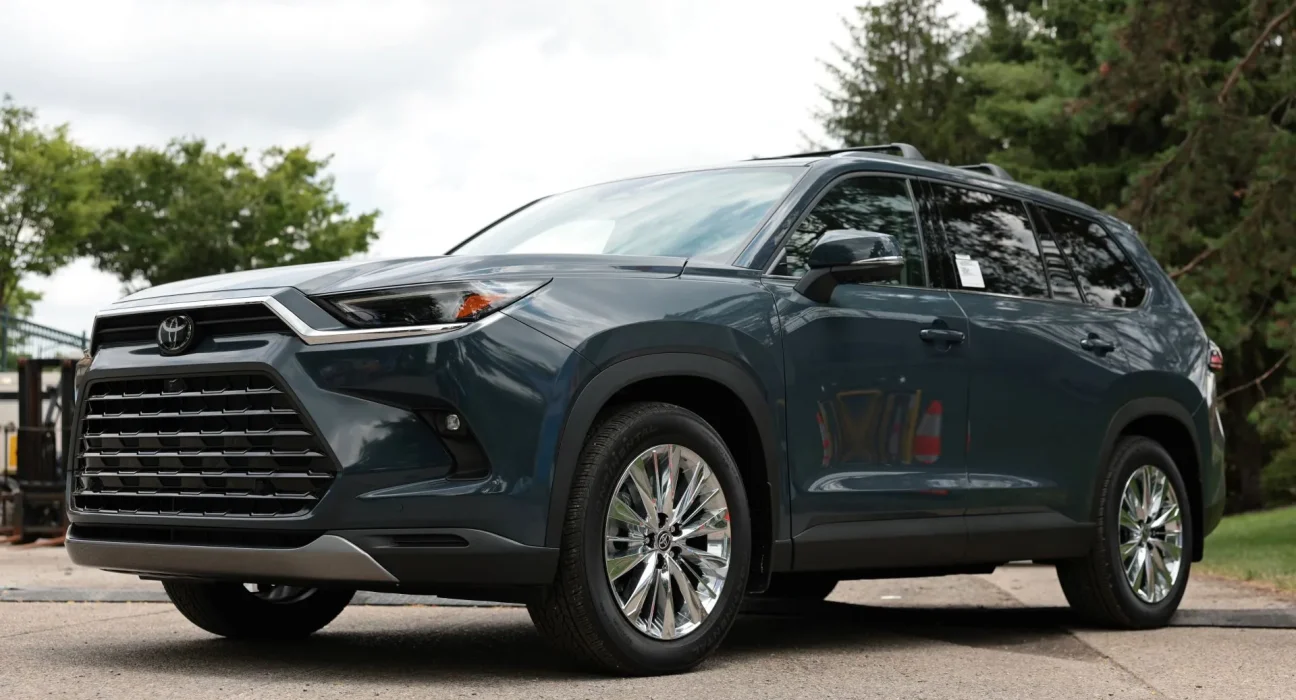 Propriétaire du Grand Highlander Hybrid explore l'option Jackery pour le camping et les pannes, mais une seule méthode de charge pourrait être efficace.