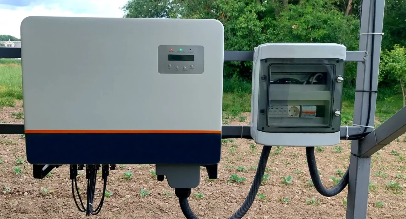 Propriétaire hors réseau : déconnexion des panneaux solaires pour des raisons de sécurité, puis deux batteries endommagées en six jours à cause de l'inverseur.