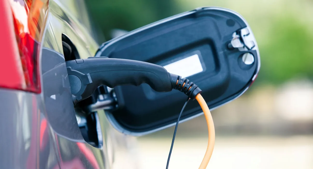 « Propriétaires de véhicules électriques : la peur des batteries de téléphone mortelles freine l'enthousiasme des acheteurs face à des remplacements de batteries à 20 000 $ »