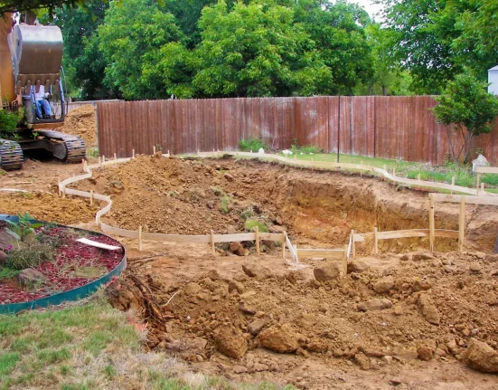 Résidents de Love Canal à New York alertent sur des déchets découverts lors de l'excavation d'une piscine, exigent des tests d'étanchéité de l'État