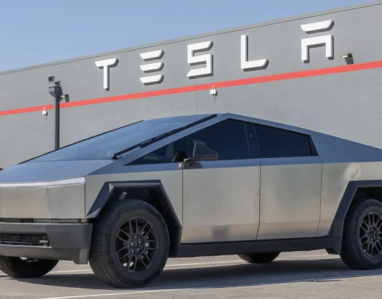 Tesla met fin à près de 7 ans d'attente pour le Cybertruck : remboursements et incitation à acheter un autre modèle