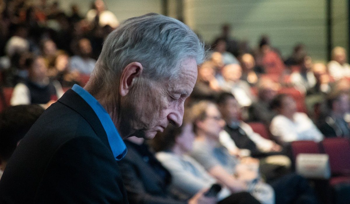 Un Chercheur en Informatique Lauréat du Prix Nobel Déclare : 'L'IA a atteint la Conscience, Nous Sommes Fins'