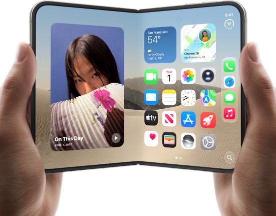 Un acheteur signale un écran fissuré sur son iPhone Duo à 2 000 $ avant la fin de la configuration