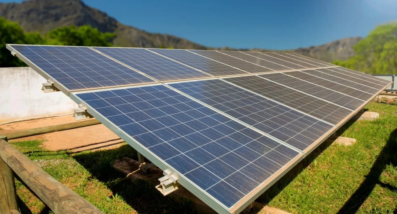 Un couple du Michigan envisage le solaire autonome après un devis de 11 500 $ pour raccorder leur nouvelle maison au réseau électrique