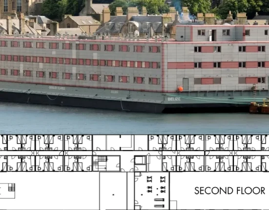Un géant des centres de données loue une péniche-prison flottante pour loger ses ouvriers du bâtiment.