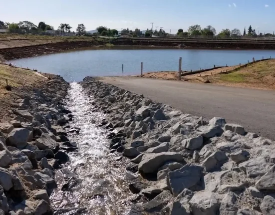 Un nouveau bassin californien pourrait injecter 479 millions de gallons par an dans un aquifère assoiffé.