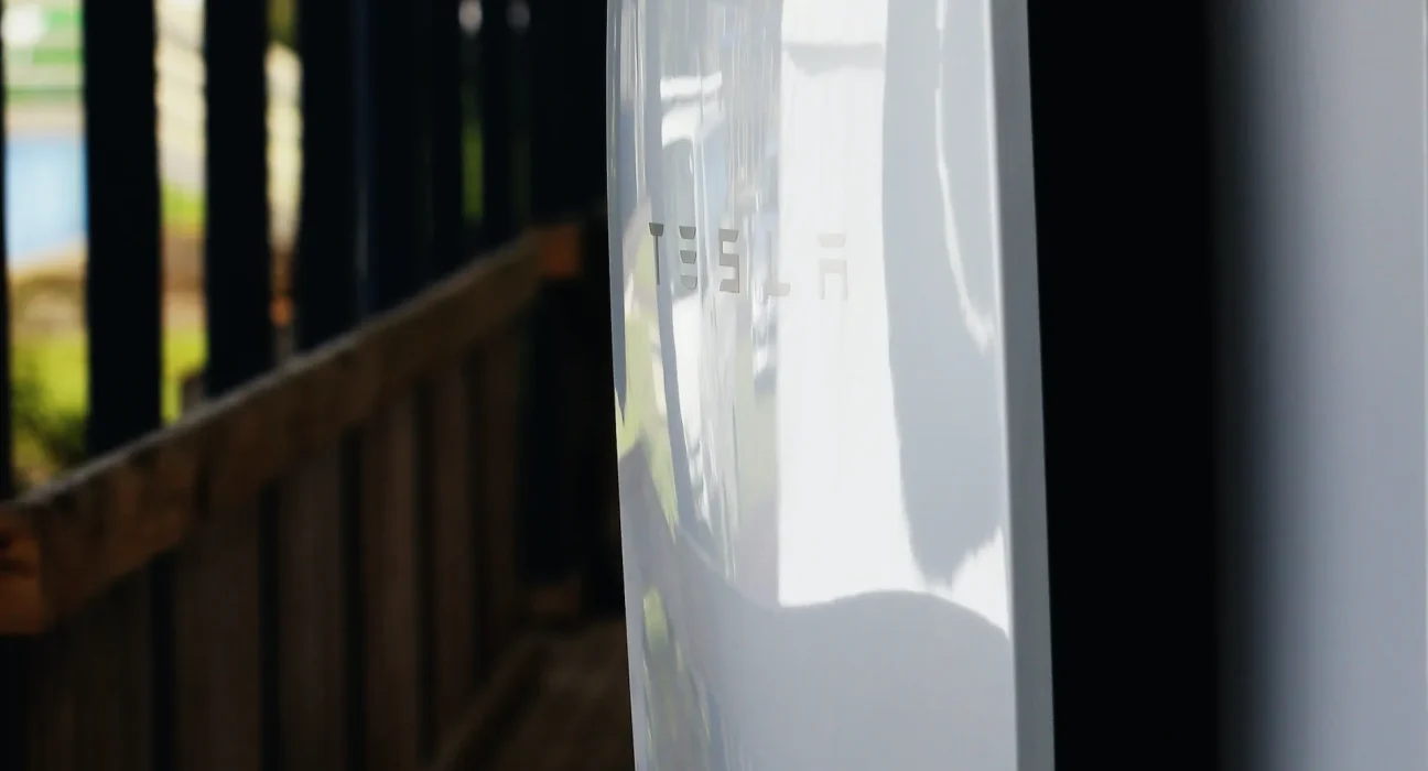 Un nouveau propriétaire confronté à des problèmes d’intégration avec son Powerwall : l'application Tesla ne reconnaît pas la batterie, la gateway ni le chargeur.