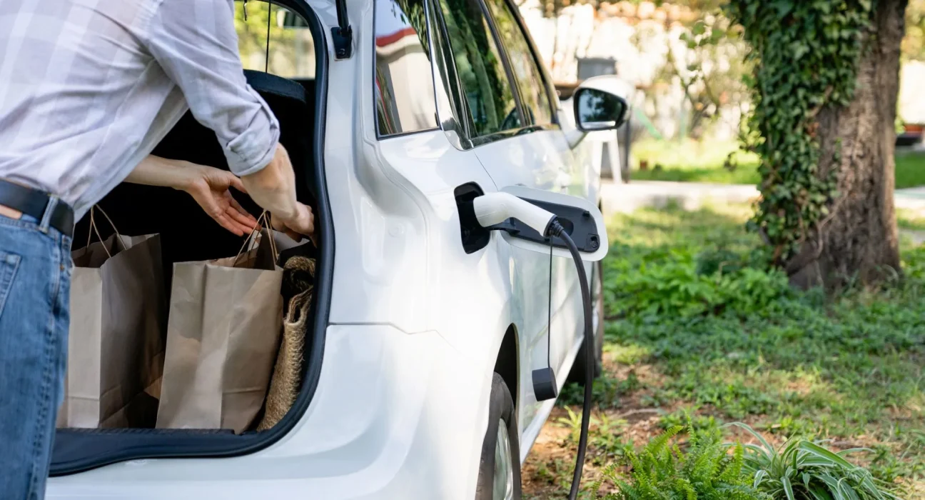 Un propriétaire californien souhaite un chargeur de voiture électrique pour son jardin, éliminant à la fois la pompe à essence et le réseau électrique.