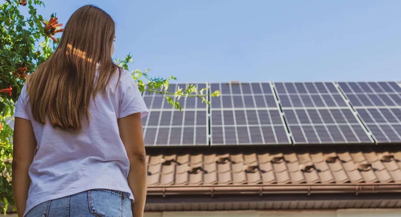 Un propriétaire pensait que ses panneaux solaires couvraient ses besoins essentiels, mais a reçu une facture surprise de 10 000 $