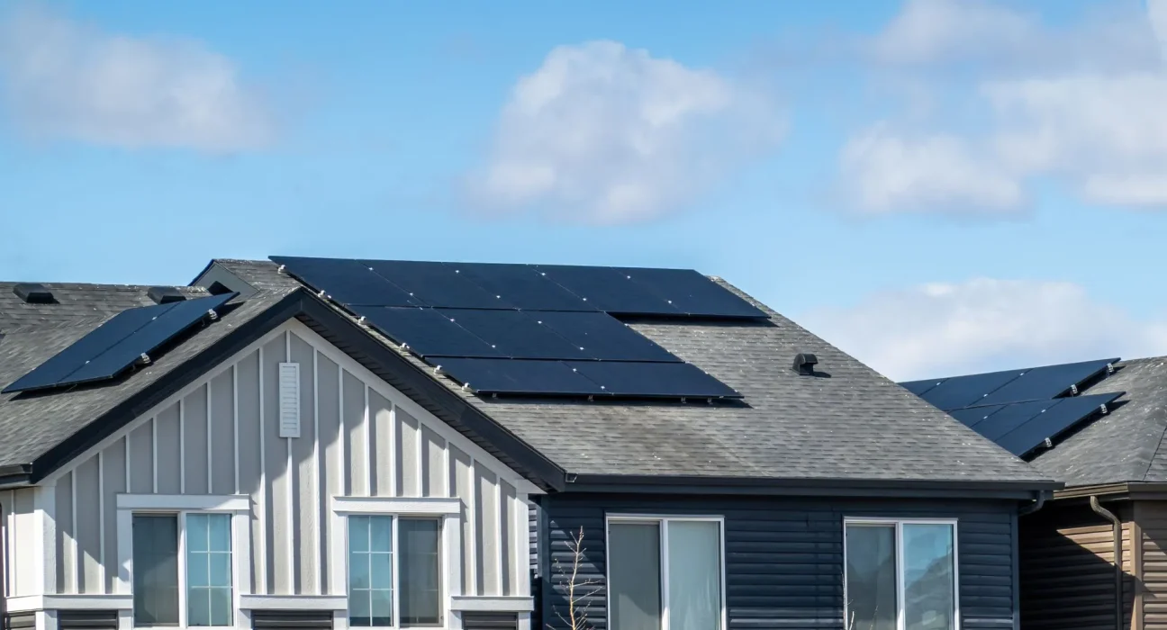 Un propriétaire trouve une solution innovante après une limitation de 63 ampères qui a perturbé la recharge solaire de Tesla.
