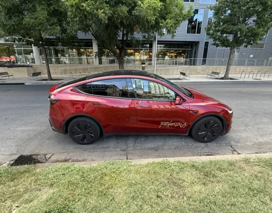 Un robotaxi Tesla en mode 'fart' : un couac inattendu !