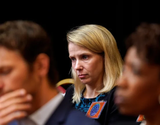 Une ex-PDG de Yahoo sollicite l'IA pour décrire ce qui rend sa fille unique