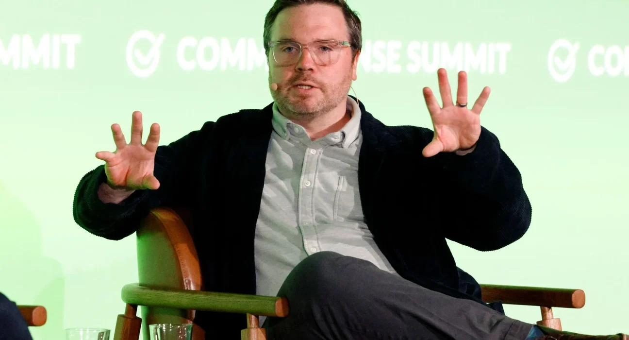 Une imitation d'IA du nouveau livre de Kevin Roose devient le 'Nouveau Meilleur Vente' sur Amazon.