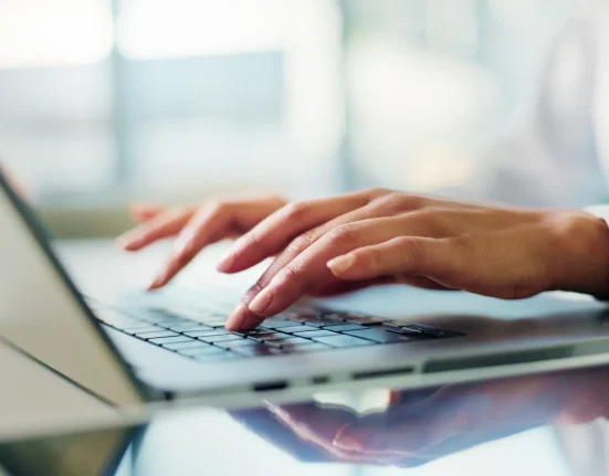Une nouvelle loi en Californie interdirait aux employeurs d'utiliser l'IA pour analyser les émotions des employés.