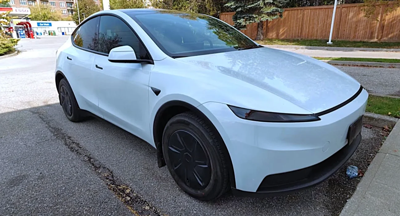Une propriétaire de Model Y révèle que le chargement à domicile coûte 351 $ par an au Canada, contre 3 274 $ pour l'essence.