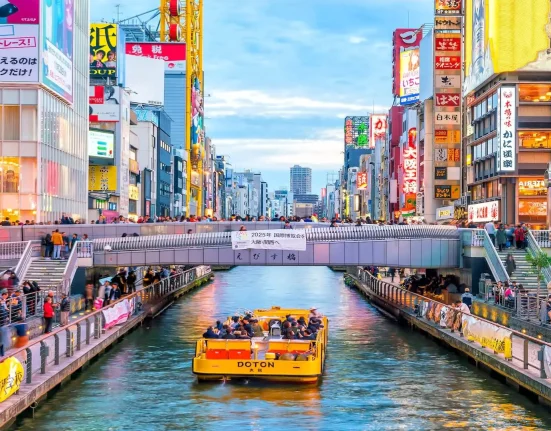 Une ville japonaise, immergée de près de 3 mètres, reprend de la hauteur grâce à la réapprovisionnement des eaux souterraines.