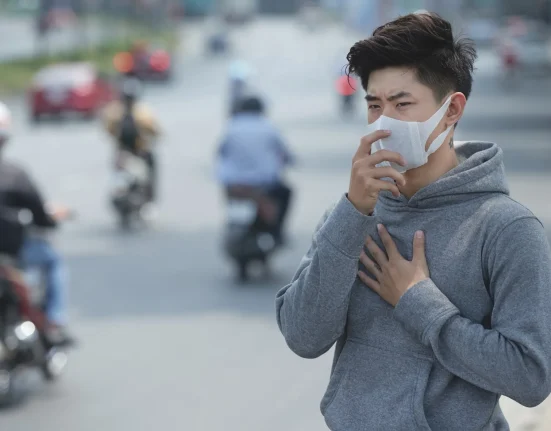 Viet Nam : L'alerte rouge pour la pollution pourrait entraîner le télétravail et la suspension des cours